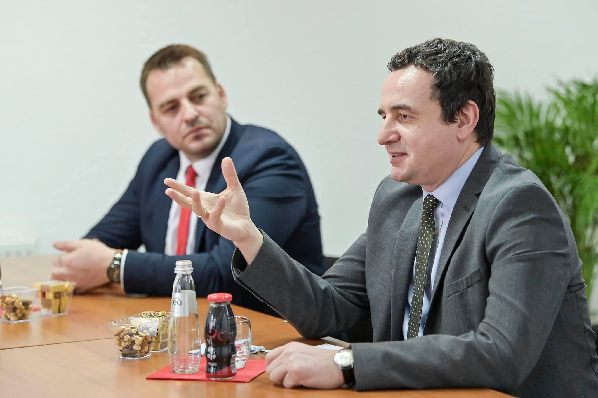 Analisti Armend Muja i bashkohet Vetëvendosjes