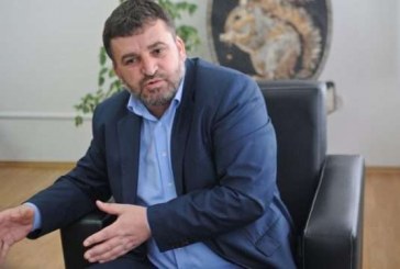 Blerim Kuçi jep dorëheqje nga pozita e ministrit