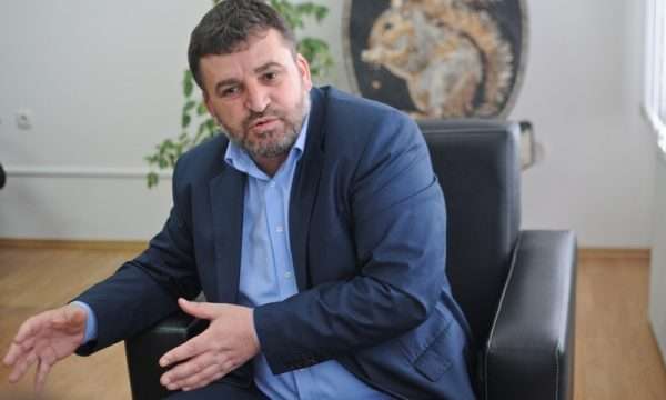 Blerim Kuçi jep dorëheqje nga pozita e ministrit