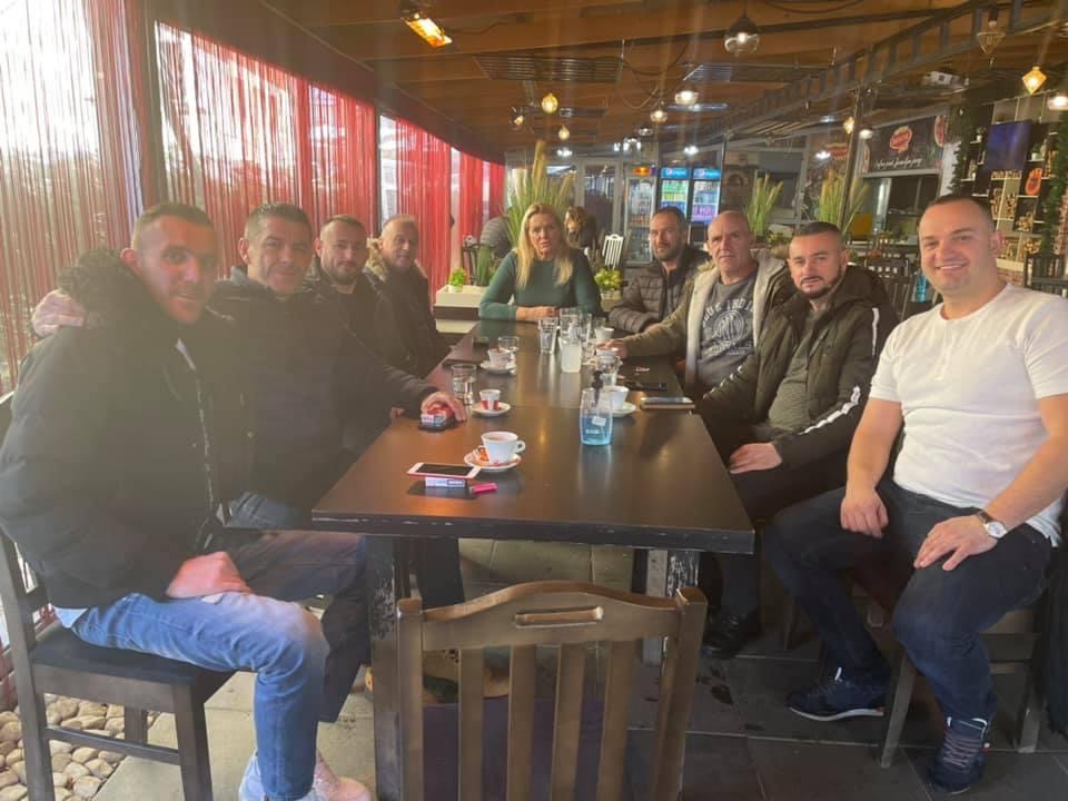 Time Kadrijaj e nis ditën me kafe me bashkëqytetarë të Deçanit