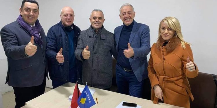 Babai i Rashicës del hapur në përkrahje të PDK-së