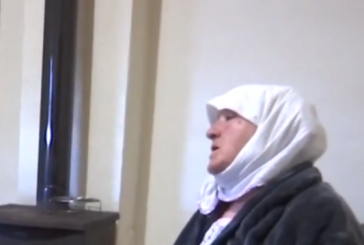 E moshuara që jeton e vetme tregon si iu grabitën 55 mijë euro nga tre persona