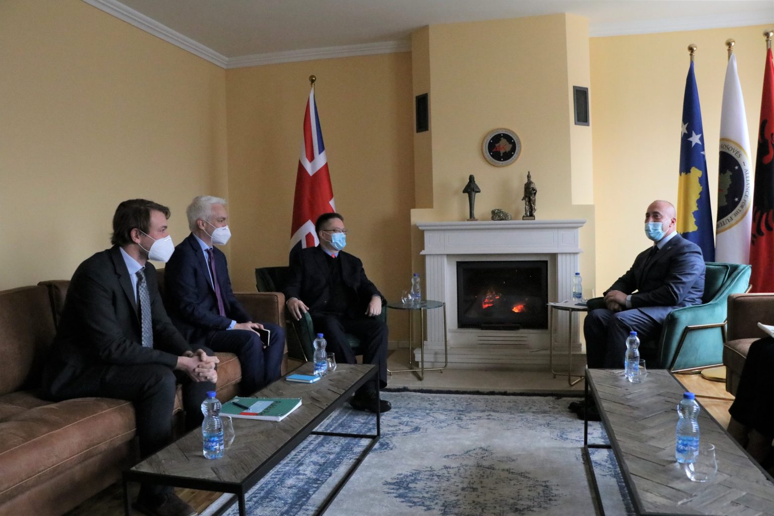Ambasadori britanik pas takimit me Haradinajn: Biseduam për kandidaturën për President