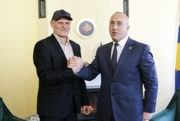 Prej Vetëvendosjes, anëtarësohet në partinë e Ramush Haradinajt