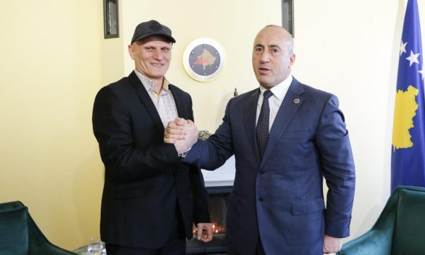 Prej Vetëvendosjes, anëtarësohet në partinë e Ramush Haradinajt