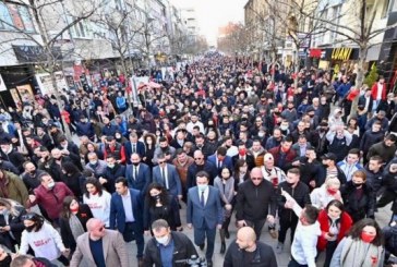 Zyrtari i PDK-së: Kurti po mundohet ta imitojë marshin e Leninit