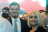 Familjarët e Thaçit e Veselit të pranishëm në përmbylljen e fushatës së PDK-së