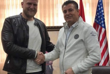 Personi që shkaktoi incident në tubimin e VV-së, shkon në zyrën e Bahtirit dhe i kërkon falje