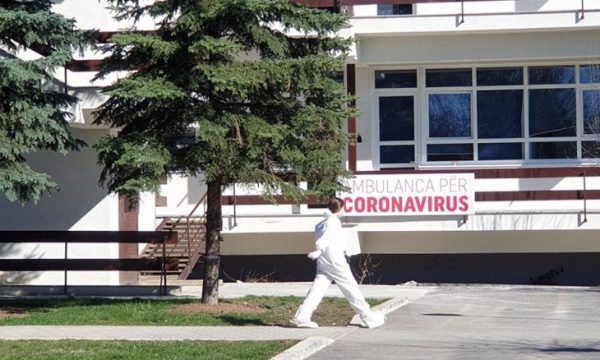 Dy mjekë po trajtohen në QKUK pasi u infektuan për herë të dytë me koronavirus