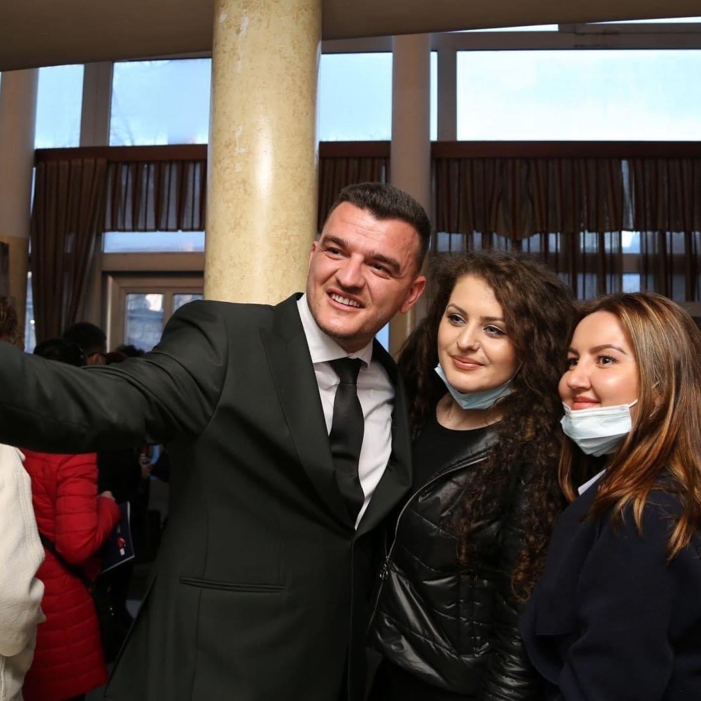 Florent Ukaj merr përkrahjen e rinisë së Prizrenit