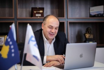 Hoxhaj sot viziton një fabrikë për prodhimin e barërave