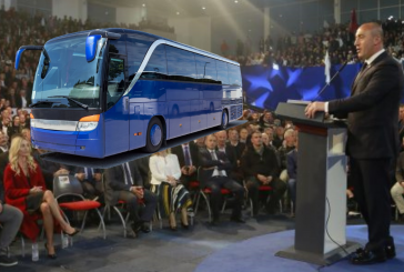 Mërgimtarët i dhurojnë AAK-së autobus për nevojat e fushatës
