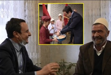 Albin Kurti në Skënderaj u prit me bukë dhe nga shumë familje