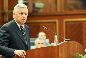 Pieter Feith e mbështetë Hoxhajn në garën për kryeministër, e quan mik të mirë