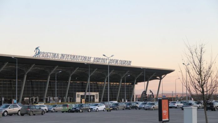 Në prag të zgjedhjeve shumë bashkëatdhetarë ia mësyejnë Kosovës, vetëm sot 15 fluturime nga diaspora në Prishtinë