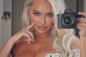 Modelja gjoksmadhe amerikane, çmend rrjetin me foto pa jelek