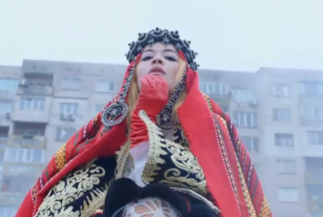 Rita Ora në veshje kombëtare shqiptare në videoklipin e projektit të ri