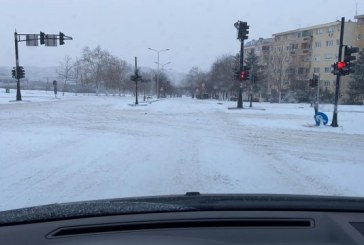 Shpend Ahmeti pas kritikave: Pa u ndal reshjet nuk mund të pastrohet krejt bora