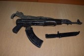 Bastiset shtëpia e një 19-vjeçari në Ferizaj, konfiskohet një kallashinkov
