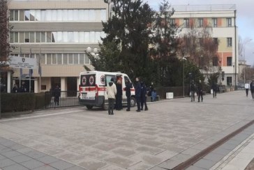 Lëndohet një polic në aksionin e PSD’së, ambulanca arrin në vendngjarje