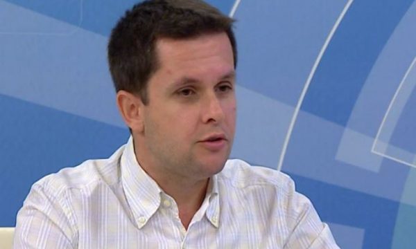Mjeku shqiptar: Nëse e keni kaluar infeksionin, të shkuara dhe rrini të qetë