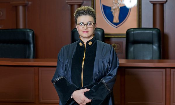 Kryetarja e Gjykatës Kushtetuese i shkruan letër Albin Kurtit