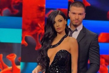 Jasmina dhe Andi puthen gjatë kërcimit romantik