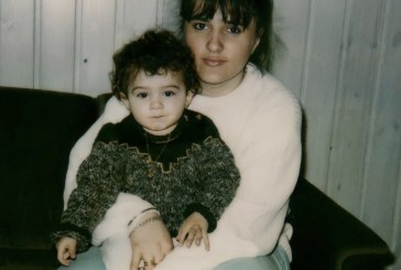 Ndërron jetë nga kanceri i gjirit nëna e Melinda Ademit – Artisja vjen me një dedikim prekës