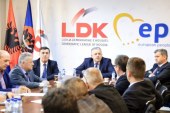 Abdixhiku me deputetët e LDK-së flasin për pozicionin e partisë