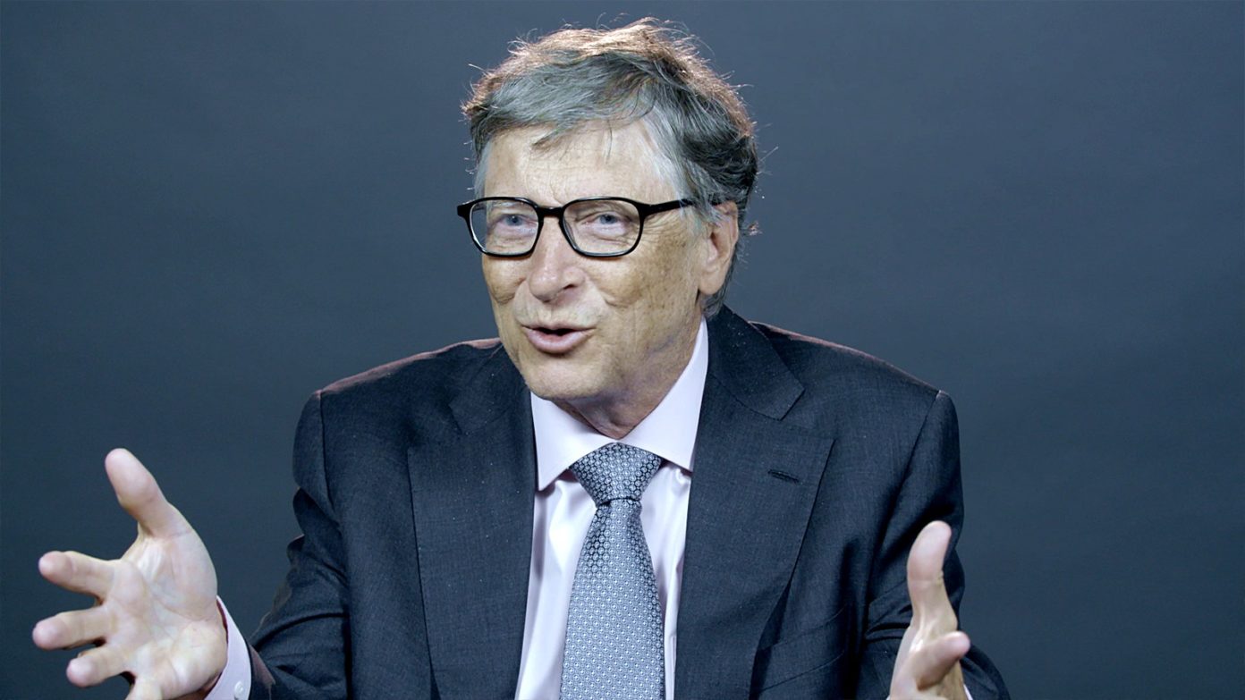 Bill Gates tregon dy pyetjet për t’i zgjidhur më lehtë problemet