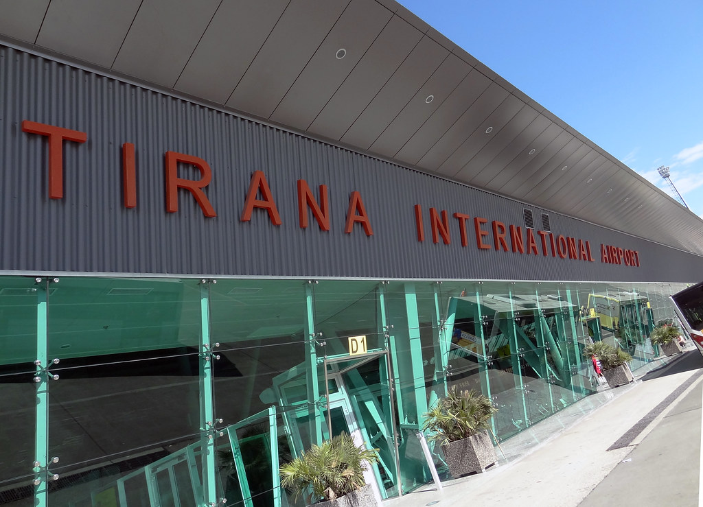 Rihapet Aeroporti i Tiranës