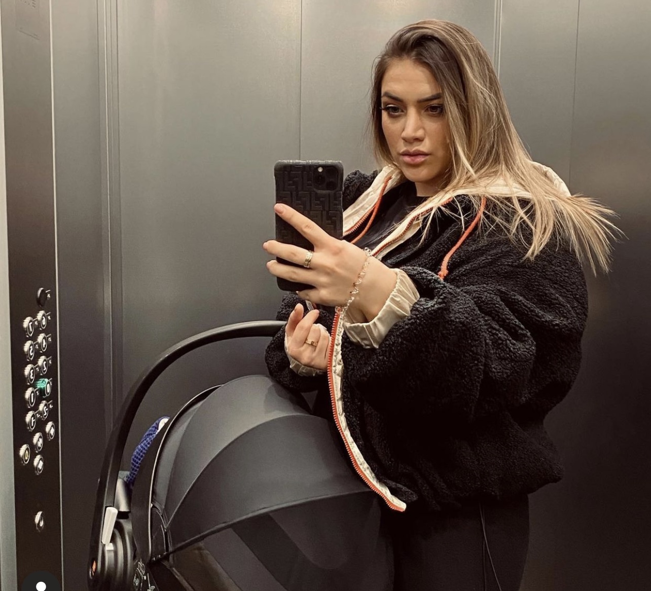 “Asnjëherë nuk do të jem vetëm”, Sara Hoxha sjell imazhe atraktive me vajzën