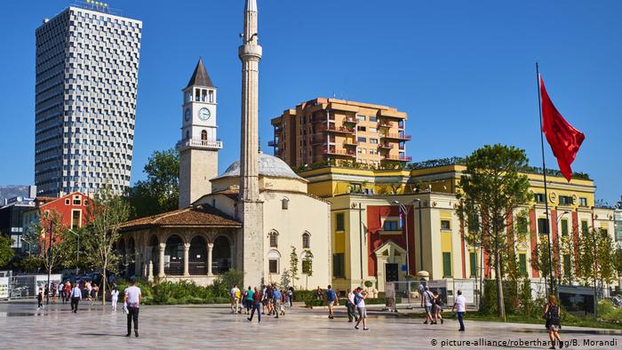 Zgjedhjet në Shqipëri, vritet një person plagoset një police