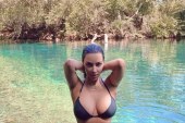 Kardashian elektrizon botën me foto super sexi