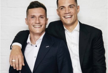 Taulant dhe Granit Xhaka i bëjnë dhuratë babait një veturë luksoze të tipit Mercedes