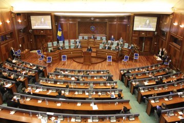 Fillon votimi për zgjedhjen e presidentës, merr pjesë Adem Hoxha