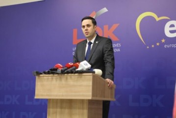 Kreu i LDK’së: Dobët, shumë dobët, dështimi për të siguruar vaksina s’guxon të zëvendësohet me sulm ndaj mediave