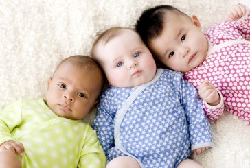 Gjestet e bebes që mund t’ju ndihmojnë t’i kuptoni ndjenjat dhe emocionet e tyre