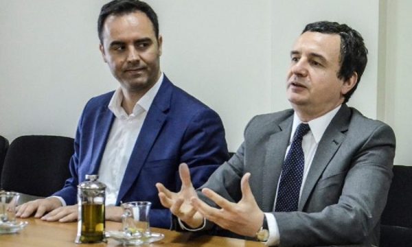 Konjufca takon Albin Kurtin e Vjosa Osmanin, dorëzohen për iniciativën rreth Ligjit për Zgjedhjet