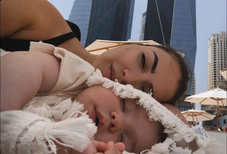 Ledri dhe Sara sjellin fotografi nga Dubai bashkë me të voglën e tyre