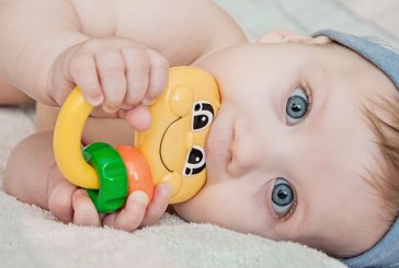 Si të veproni nëse bebes i vonohet dhëmbi i parë? Kur është koha të kërkoni këshillën e stomatologut
