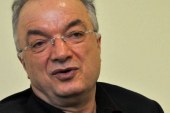 Policia gjobit Xhavit Halitin, doli pa maskë