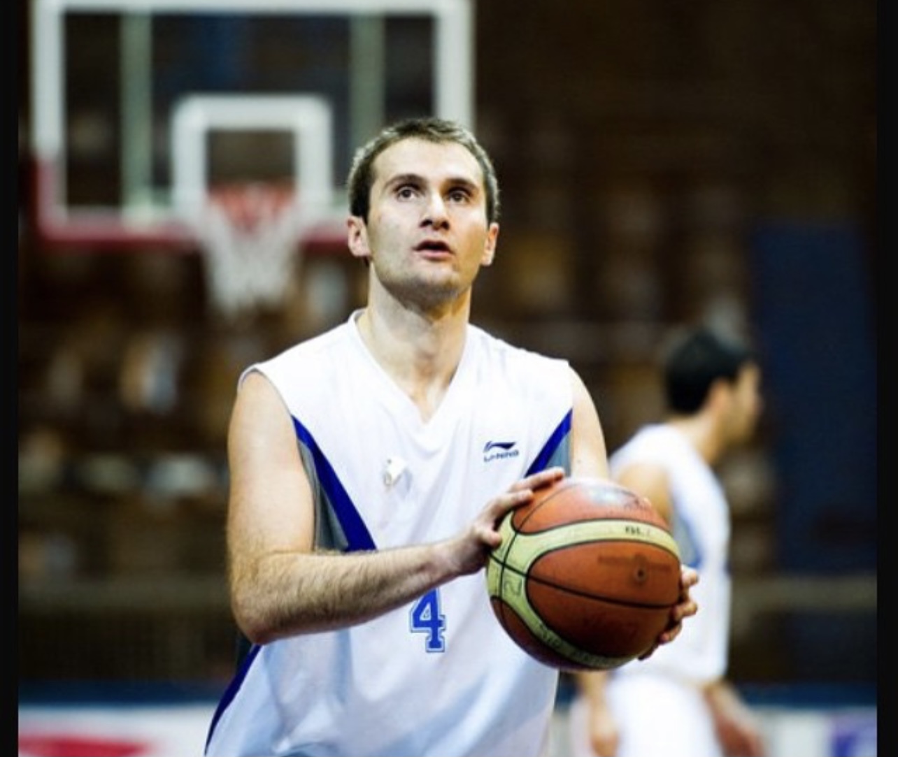Pensionohet basketbollisti Edmond Azemi
