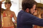 Në ditëlindjen e 52-të, Jennifer Lopez befason me paraqitjet atraktive me bikini ndërsa pranon një puthje të zjarrtë nga i dashuri i saj