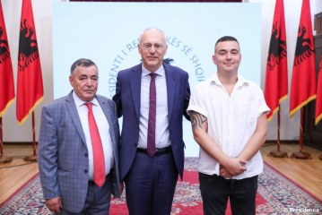 Ky është shqiptari që më 1990 me kamionetë u fut në oborrin e ambasadës gjermane