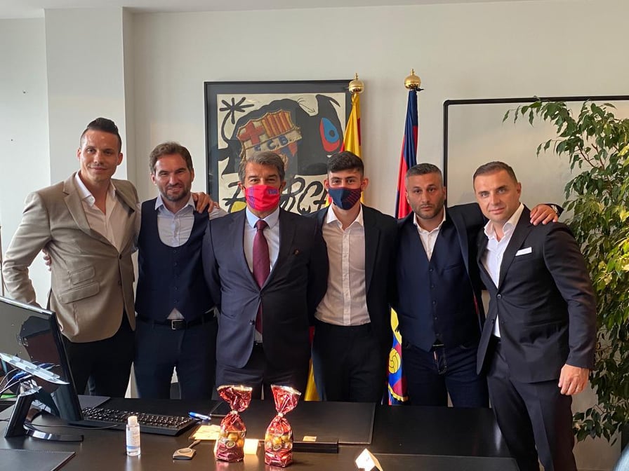 Dy agjentë shqiptarë ndërmjetësojnë për transferimin e Yusyf Demir në Barcelonë