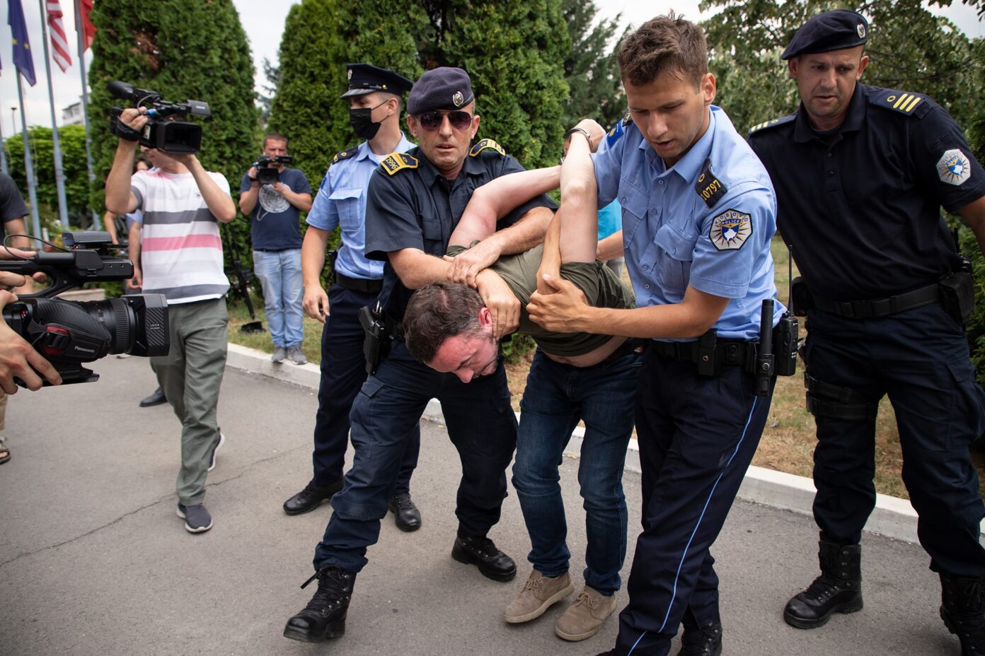 Qeveria ia hedh fajin policisë për dhunën e përdorur në protestë sot: Ne besojmë në të drejtën për të protestuar