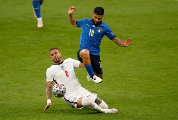 Napoli i cakton çmimin Insignes