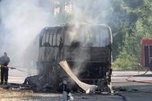 Përfshihet nga zjarri autobusi në Han të Elezit