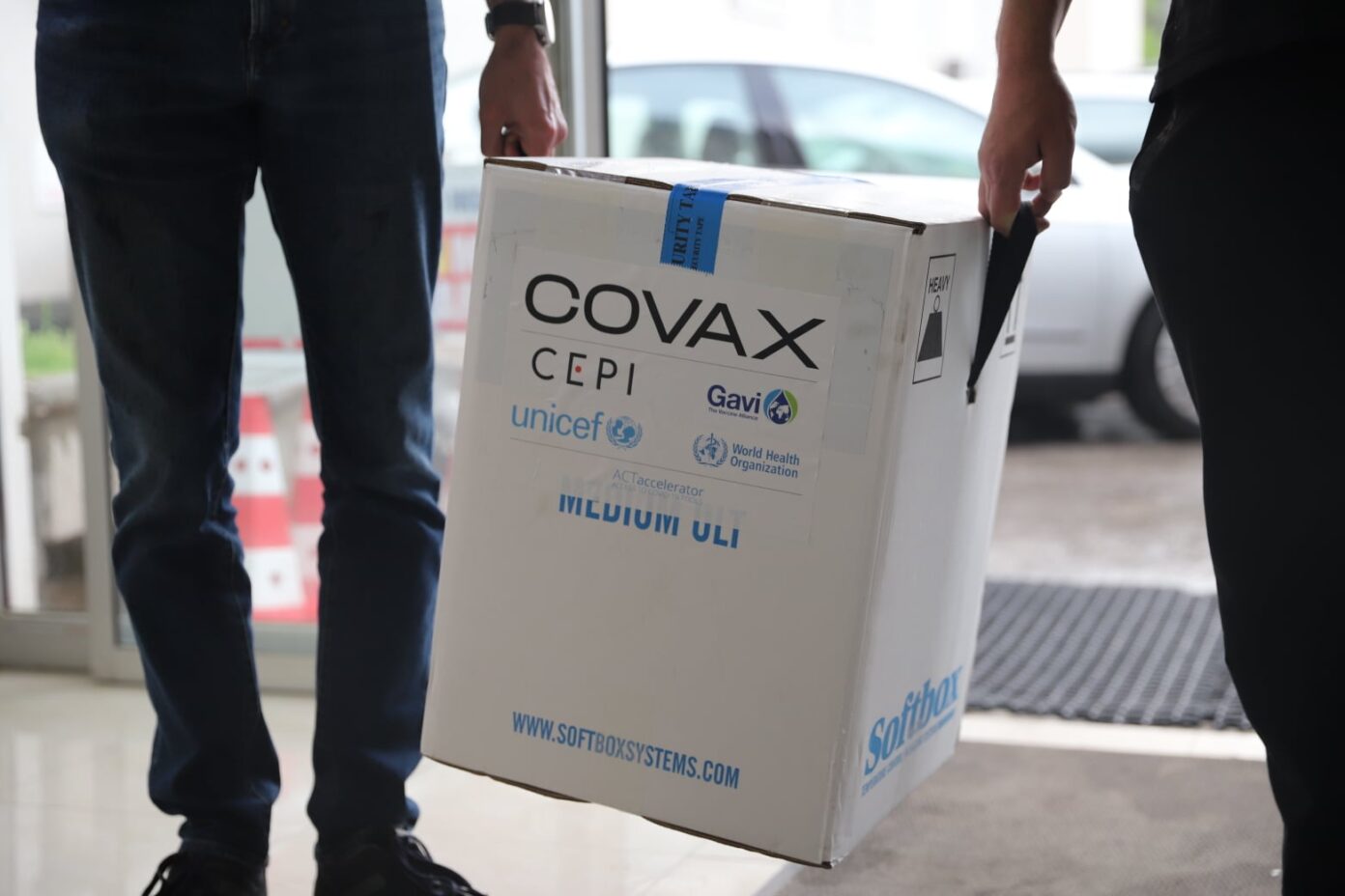 38 mijë e 400 doza të vaksinës anti-COVID AstraZeneca arrin në Kosovë